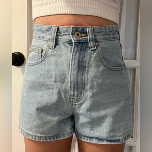 Cotton on light wash mom jean shorts size 4